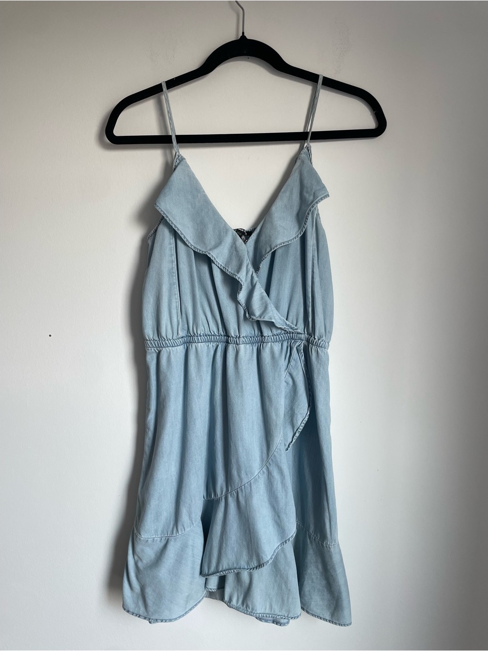 Express Size M V-Neck Ruffled Denim Chambray Faux Wrap Mini Dress Light Blue